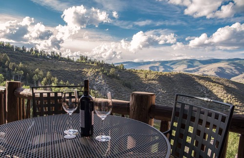 Avon Condo | Luxe 2-Story Ritz Penthouse | Ski In/Ski Out Chalet | Curated Stay