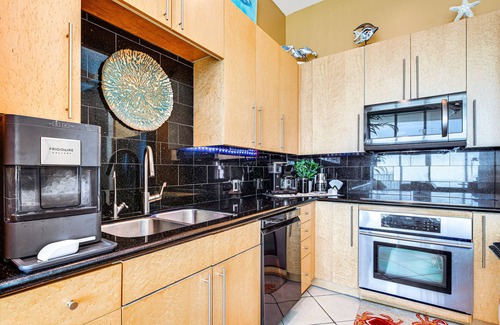 South Padre Island Condo | Luxe 28th-Floor S Tower Condo: Ocean & SpaceX View