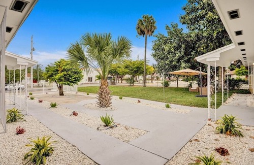Progressive Northwest Apartment | Luxe 2br/1bath, Palm Beach, W/free parking, outdoor living area and Trampoline!