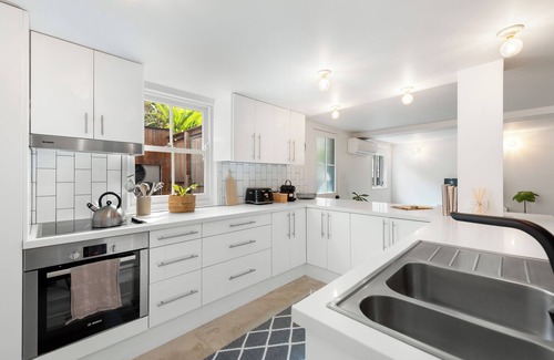 New Farm Apartment | Luxe 2BR Apartment in the Heart of New Farm – Lifestyle, CBD & Attractions