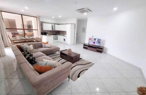 North Ridge Apartment | Luxe 2BRApt Ringway/Gym/Pool/Restaurant/near Airpt