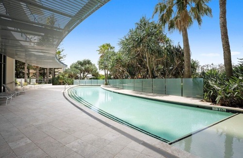 Broadbeach Apartment | Luxe 3 Bd Beachfront Broadbeach, Pool,Gym,Sauna
