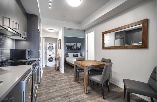 Church and Wellesley Apartment | Luxe 3BR Apt with GYM and Pool near Allan Gardens