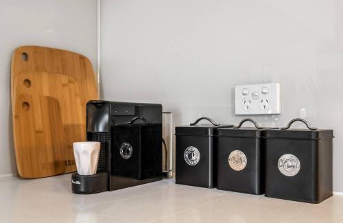 Docklands Apartment | Luxe 3BR CBD Apartment with River Views and Resort Style Amenities