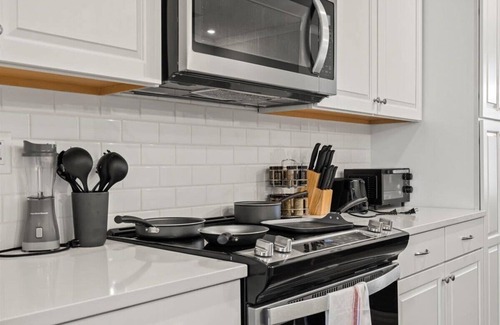 Charlotte House | Luxe 3BR King Townhouse w/Rooftop in Uptown CLT!