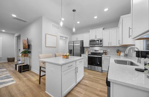 Durham House | Luxe 3BR Retreat Mins to Duke Campus, DPAC, NCCU & Downtown Durham/FREE PARKING