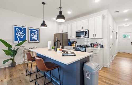 Paw Creek House | Luxe 3BR Townhouse Mins to Uptown CLT