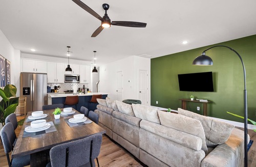 Paw Creek House | Luxe 3BR Townhouse Mins to Uptown CLT