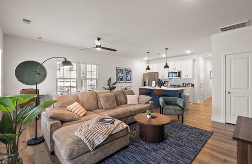 Paw Creek House | Luxe 3BR Townhouse Mins to Uptown CLT