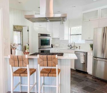 Grapevine House | Luxe 4BR with Heated Pool and Hot Tub - Walk to Lake