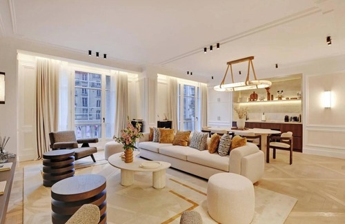 Notre-Dame-des-Champs Apartment | LUXE- A PERFECT BLEND OF CHARM, COMFORT & MODERNITY SAINT GERMAIN- RUE DE RENNES