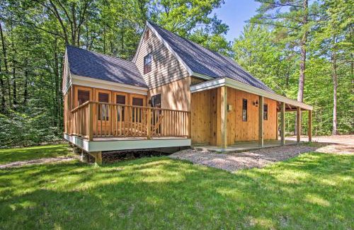 North Conway House | Luxe Cabin BBQ, Deck, 2 Mi to Cranmore Mtn Resort