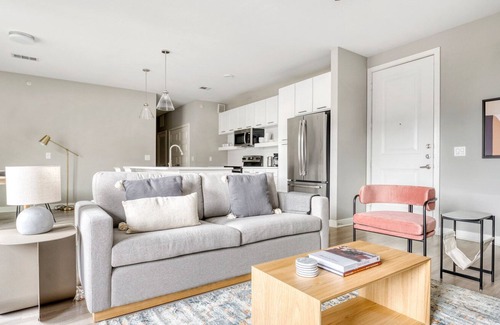 Highland Apartment | Luxe Central Austin 1BR w/ Gym, Pool & W/D, nr cafe, by Blueground