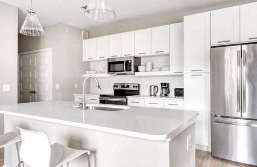 Highland Apartment | Luxe Central Austin 1BR w/ Gym, Pool & W/D, nr cafe, by Blueground
