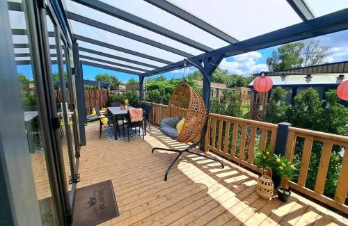Heinkenszand Ski Chalet | Luxe Chalet met Veranda Tuin en Hottub, Zeeland VP007
