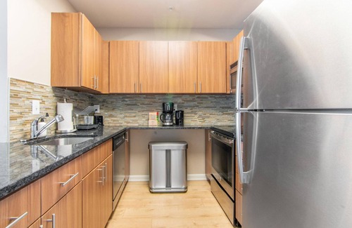 Radnor - Fort Myer Heights Apartment | Luxe Court House 1BR w/Pool & W/D, nr Landmarks & Dining, by Blueground