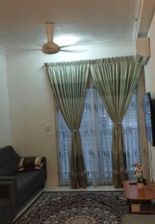 Kampung Rawa Apartment | Luxe Cozy Haven in Cybersouth