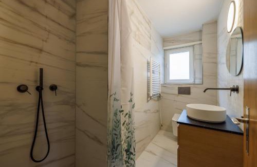 Davos Apartment | Luxe Davos Studio Central Walk to Lifts