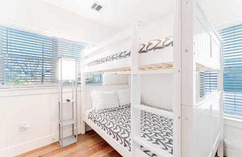 Blackshear-Prospect Hill House | Luxe East Downtown 3BR Condo, Walk to Bars, Restaurants, Shops