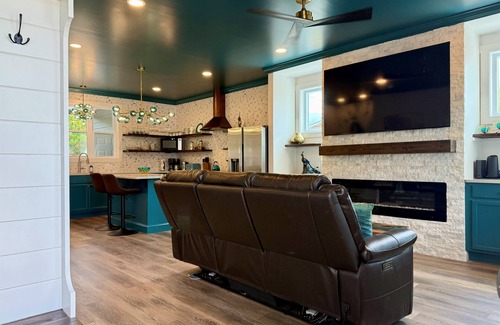 Mount Airy House | Luxe Escape: Walk to Main St, Hot Tub, Spa Bath