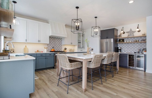 Sister Lakes House | LUXE Family Waterfront Retreat on Magician Lake - Brand New in 2022!