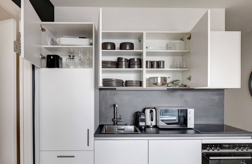 Favoriten Apartment | Luxe Favoriten 1BR w/Gym & Elevator, walk to Hauptbahnhof, by Blueground