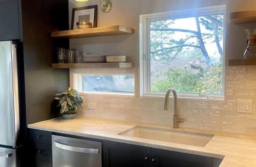 Sebastopol House | Luxe Guest Home *Walk to Downtown Sebastopol