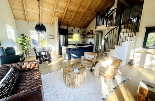 Sebastopol House | Luxe Guest Home *Walk to Downtown Sebastopol