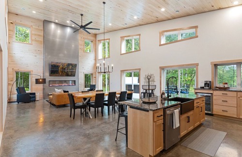 Crosslake Apartment | Luxe Haven: Luxe Lakefront Views, Relax & Escape