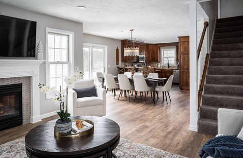 Traverse City Other | Luxe home 7 mi to TC/3 min Long Lake boat launch