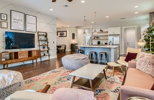 Greater South River City House | Luxe Home Sleeps 10, Neighborhood Pool, Minutes to Downtown ATX - by PMI Austin Metro