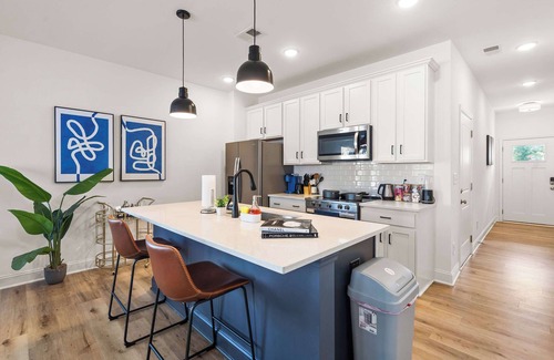 Paw Creek House | Luxe King 3BR Townhouse—Mins to Uptown Charlotte!
