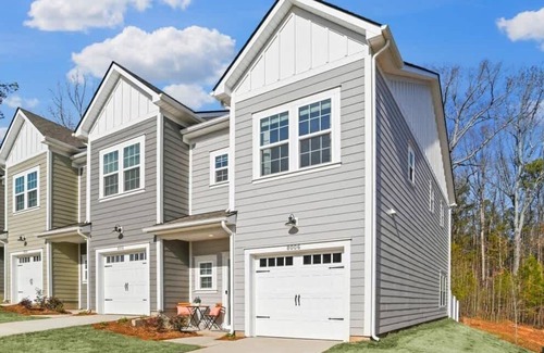 Paw Creek House | Luxe King 3BR Townhouse Mins to Uptown Charlotte!