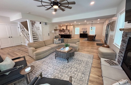 Monticello House | Luxe Lake Barndo w/2 King Suites! Hot Tub, Fire Pit, 1/8 mile to boat ramp!