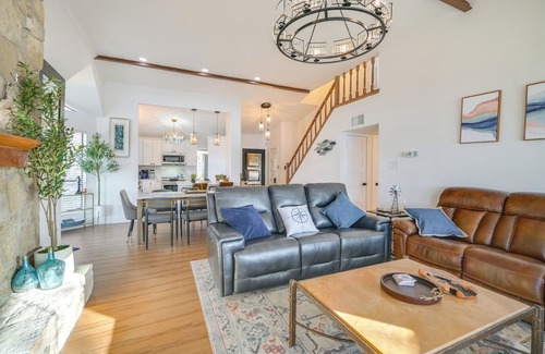 Granbury House | Luxe Lake Granbury Retreat: Dock, Deck & Game Room