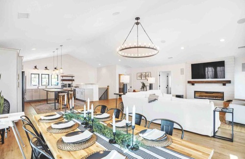 Lake Norman of Catawba Apartment | Luxe Lakefront Private Getaway on Lake Norman!