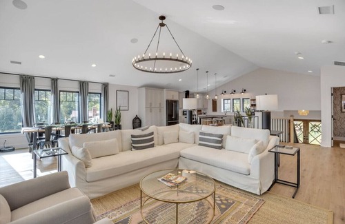 Lake Norman of Catawba Apartment | Luxe Lakefront Private Getaway on Lake Norman!