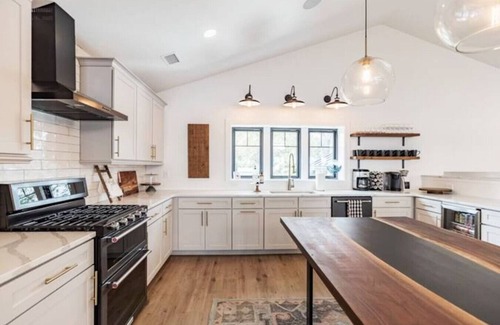 Lake Norman of Catawba Apartment | Luxe Lakefront Private Getaway on Lake Norman!