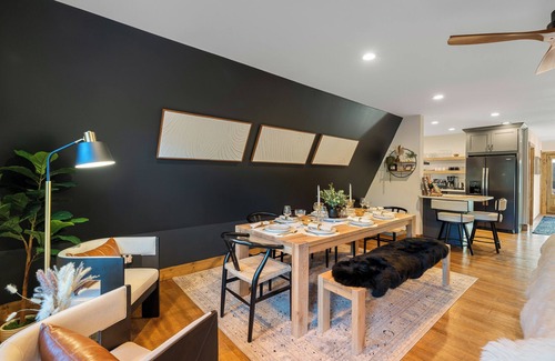 Mill Spring Apartment | Luxe Lakefront Private Dock Kayaks Hot Tub Fire Pit