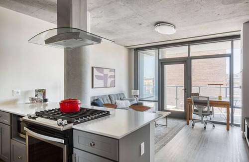 Lake View East Apartment | Luxe Lakeview 1BR w/Gym & Grills, nr Lakefront Trail, by Blueground