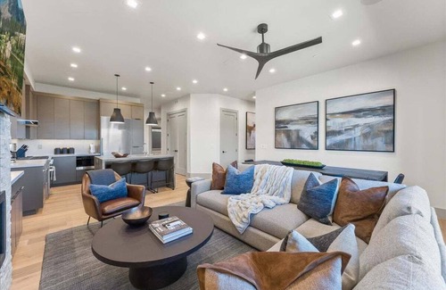 Park City House | Luxe Living at Canyons! Private Hot Tub + 5 minutes to ski lift access and golf