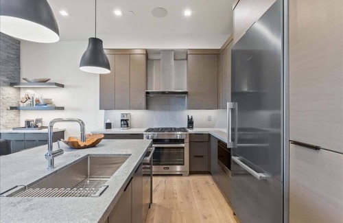 Park City House | Luxe Living at Canyons! Private Hot Tub + 5 minutes to ski lift access and golf