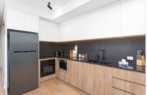Perth Apartment | Luxe Living | Instaworthy city views from rooftop!