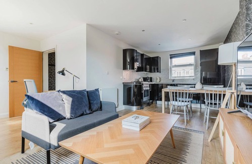Bryanston and Dorset Square Apartment | Luxe Marylebone 2BR, Modern Furniture & Decor, by Blueground
