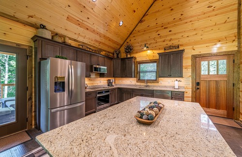 Gatlinburg - Pigeon Forge Cabin | Luxe Mountain Lodge: Heated Pool ~ Glamping Dome ~ Hot Tub