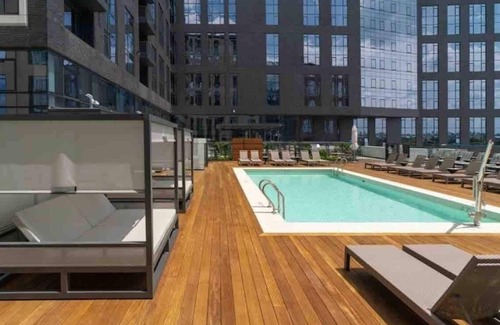 The Gulch Apartment | Luxe Nashville Apartment with City Views and Pool