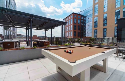 The Gulch Apartment | Luxe Nashville Apartment with City Views and Pool