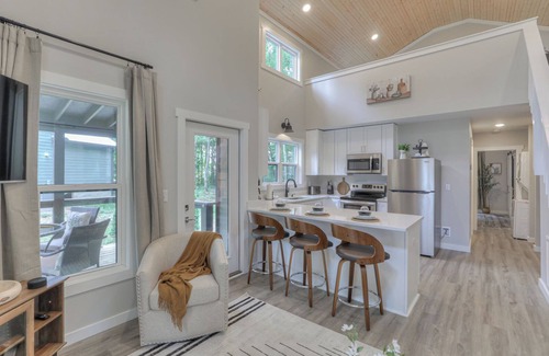 Monteagle Cabin | Luxe Nest at The Retreat at Sunset Bluff
