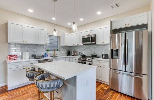 Newark House | Luxe Newark Retreat w/Rooftop Deck: Pets Welcome!