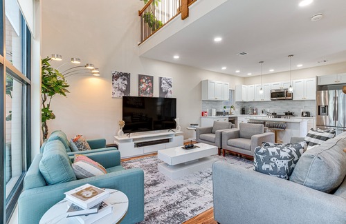 Newark House | Luxe Newark Retreat w/Rooftop Deck: Pets Welcome!